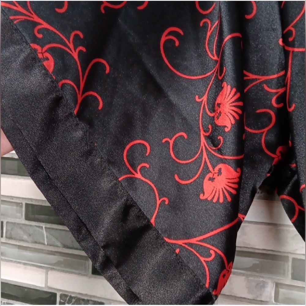 Luxurious Black Red Floral Satin Robe With Belt In-N-Out Burger Lounge Wear. - Picture 8 of 9